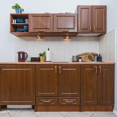 2 Bedroom Apartment Next To The Main Railway Station - By Upstairs Krasków Εξωτερικό φωτογραφία