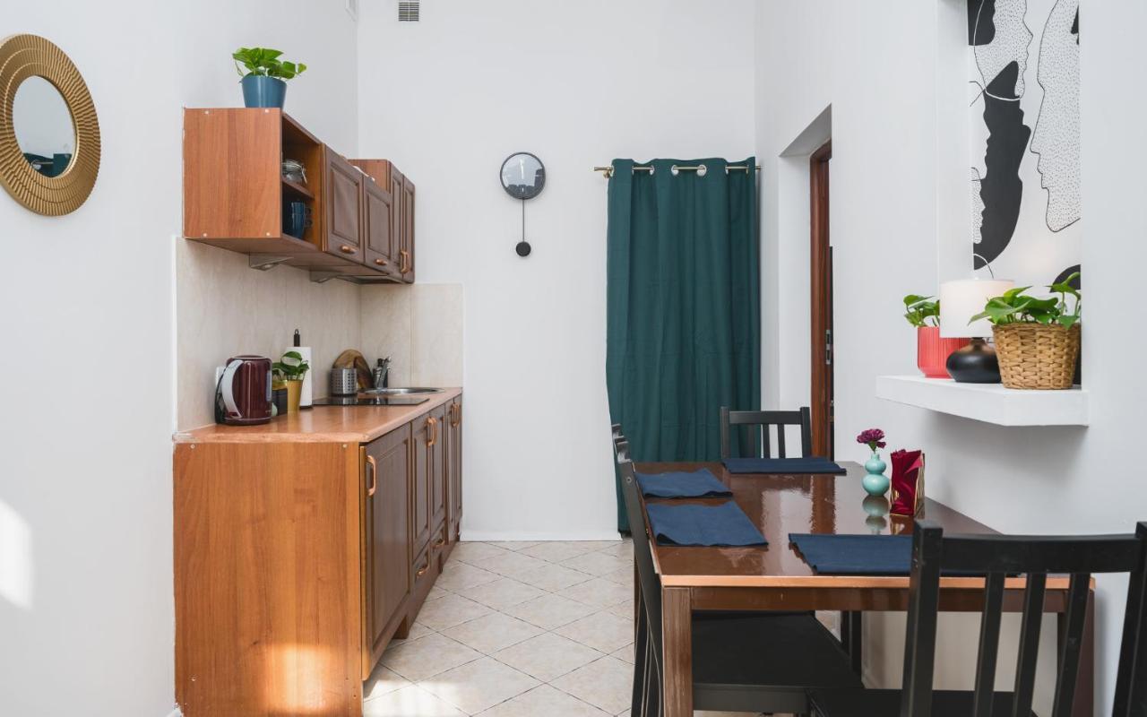 2 Bedroom Apartment Next To The Main Railway Station - By Upstairs Krasków Εξωτερικό φωτογραφία