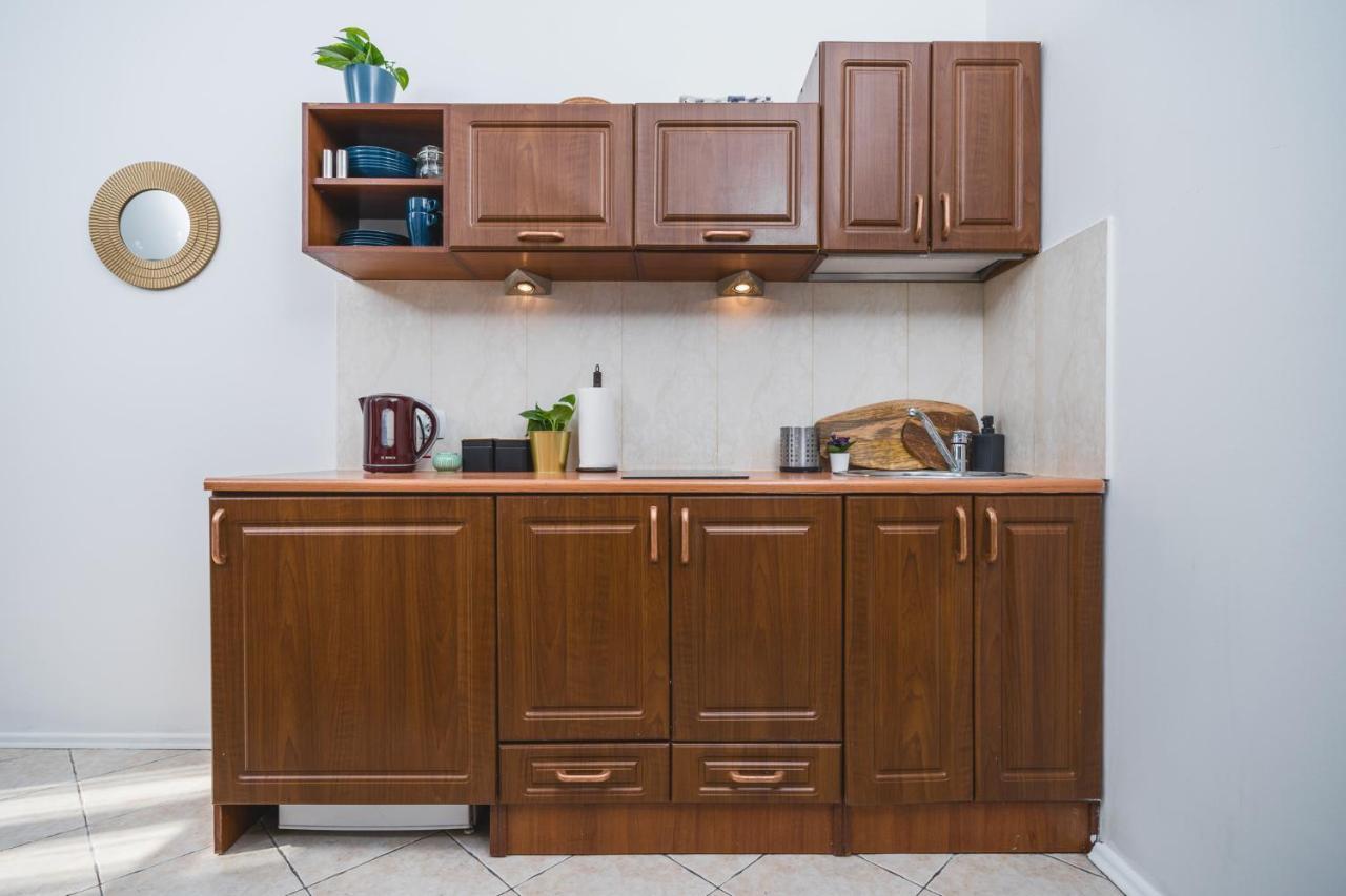 2 Bedroom Apartment Next To The Main Railway Station - By Upstairs Krasków Εξωτερικό φωτογραφία