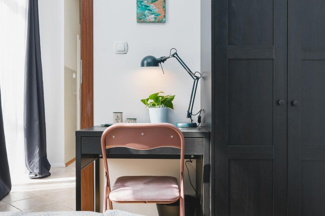 2 Bedroom Apartment Next To The Main Railway Station - By Upstairs Krasków Εξωτερικό φωτογραφία
