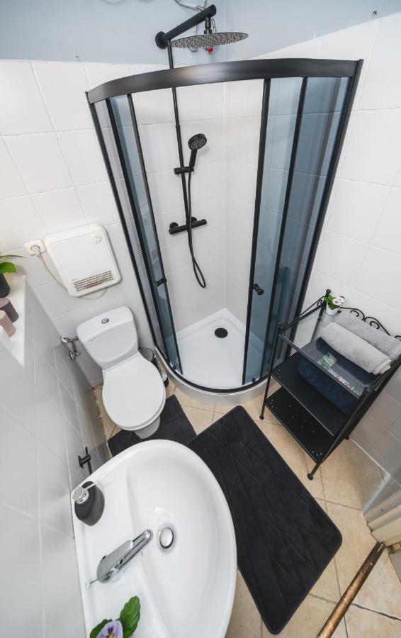 2 Bedroom Apartment Next To The Main Railway Station - By Upstairs Krasków Εξωτερικό φωτογραφία
